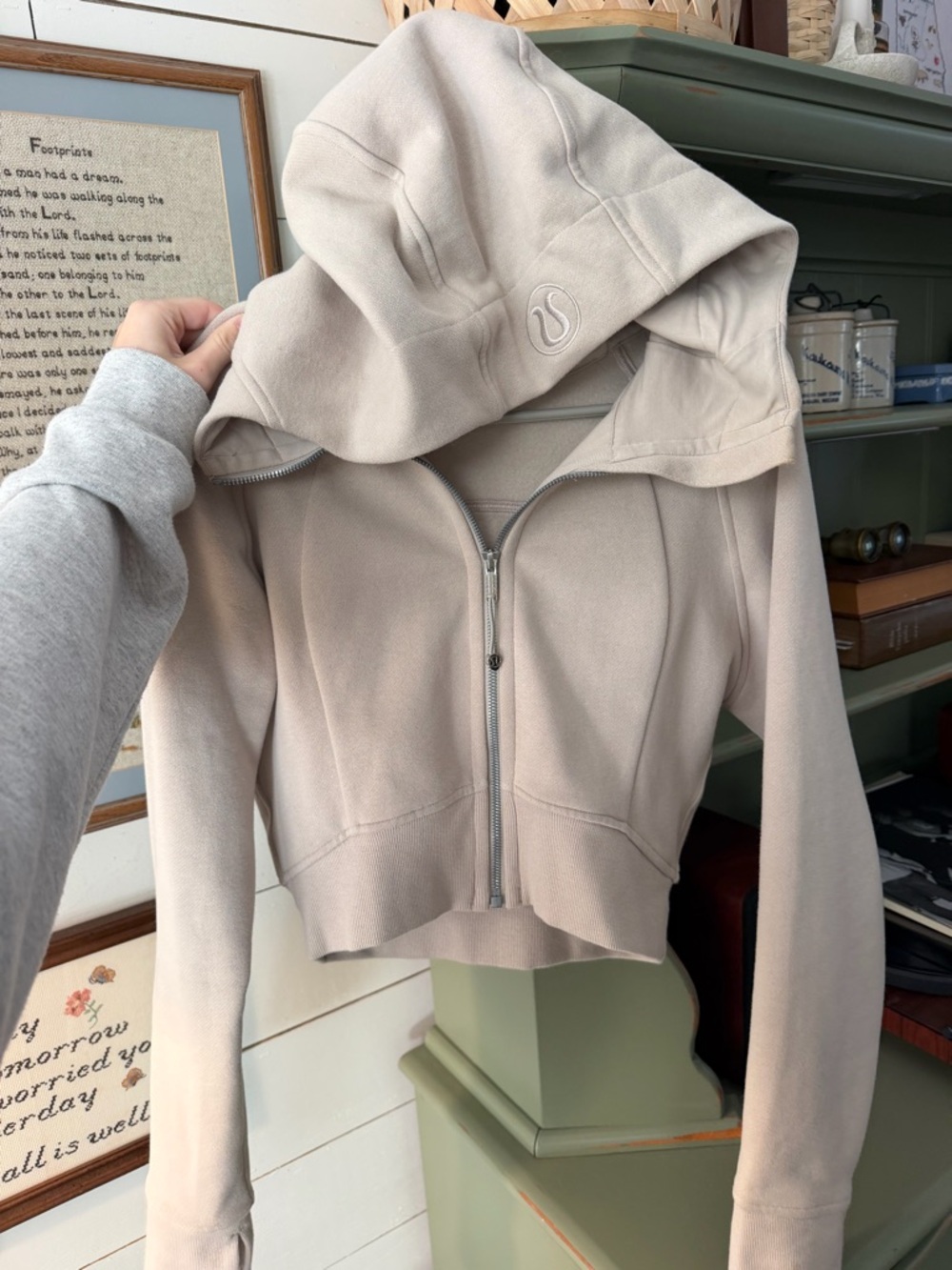 Lululemon Cropped Zip Hoodie Oatmeal Neutral Size 4 Small Scuba Activewear Cozy